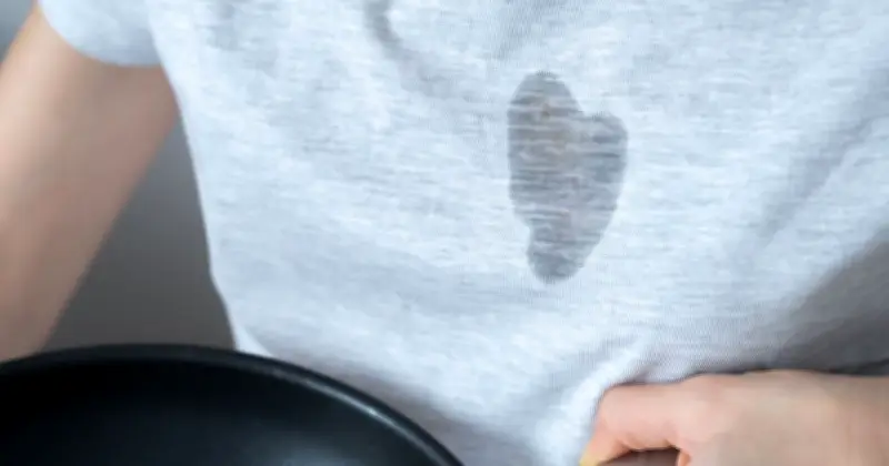 Remove Oil Stains from Clothes Using Baking Soda and Baking Paper