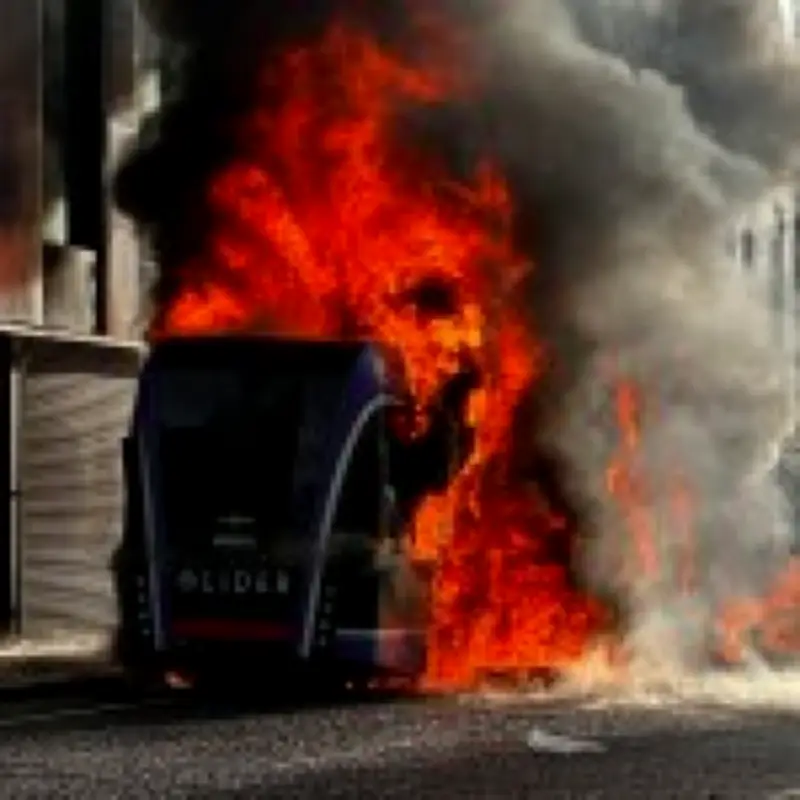 Riots Erupt in Belfast After Stabbing Attack, Bus Set on Fire