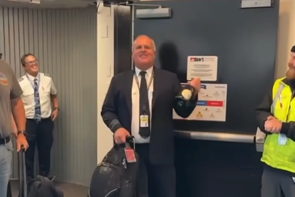 Rival Airline Honours Spirit Pilot After Shutdown
