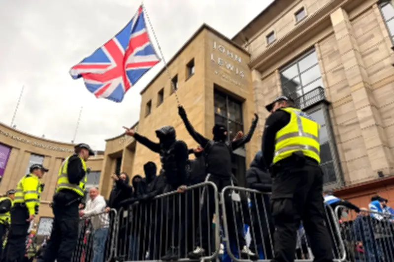 Rival Protesters Clash at Glasgow Anti-Racism Rally