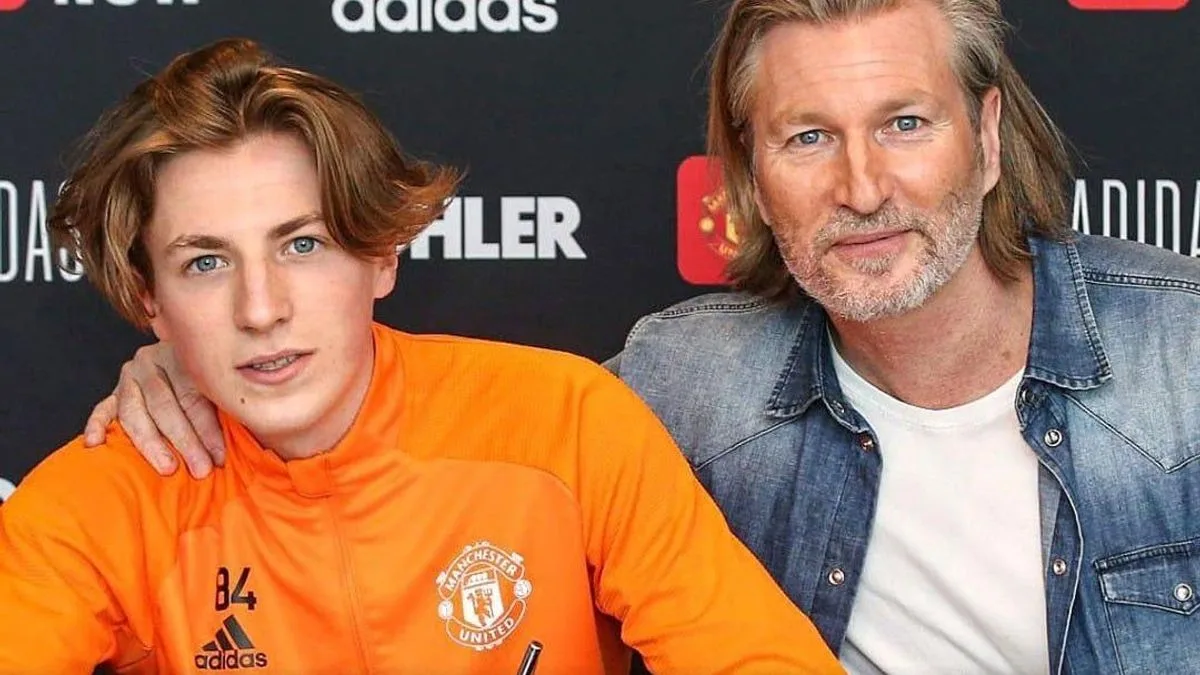 Robbie Savage's Son Signs Pro Deal With Nottingham Forest