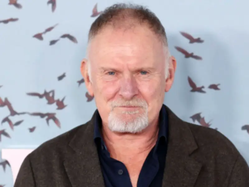 Robert Glenister's Famous Family as Light in the Hall Returns