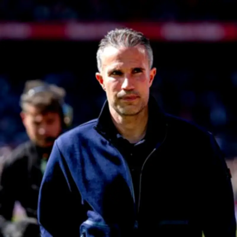 Robin van Persie sacked by Feyenoord despite second-place finish