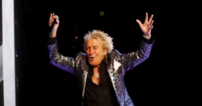 Rod Stewart Gives Health Update After Needing Oxygen on Stage