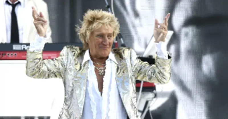 Rod Stewart Health Scare: Uses Oxygen Tank During Utah Concert