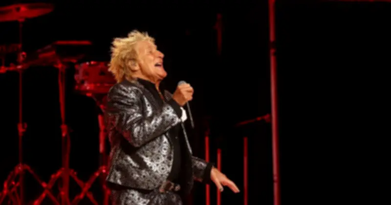Rod Stewart Issues Emotional Statement After Needing Oxygen on Stage at Utah Concert
