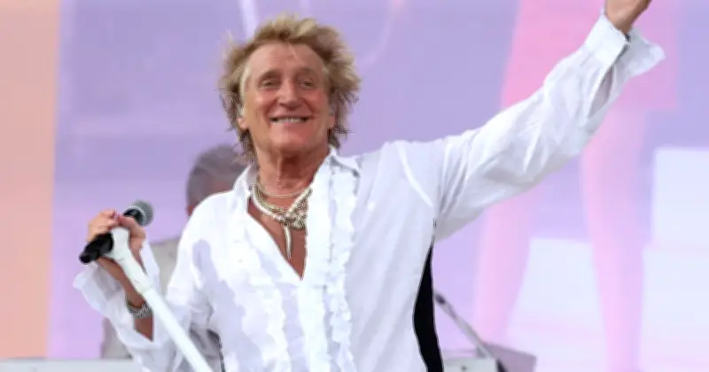 Rod Stewart Leaves BBC Viewers Distracted During Glastonbury Repeat
