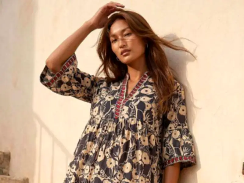 Roman's Border Print Maxi Dress: 'I Feel Great' in Summer Dress with Arm Coverage