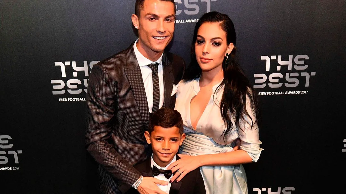 Ronaldo's Girlfriend Georgina Rodriguez Sparks Engagement Rumours with New Diamond Ring