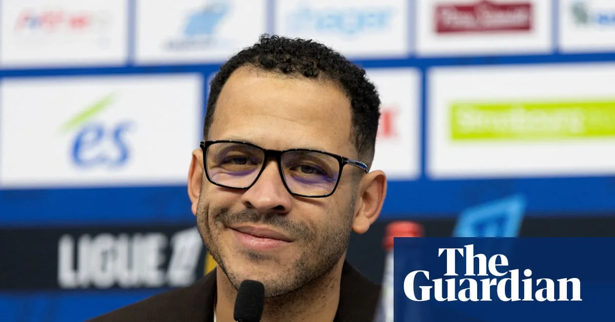 Rosenior Faces Early Chelsea Test Amid Fan Discontent