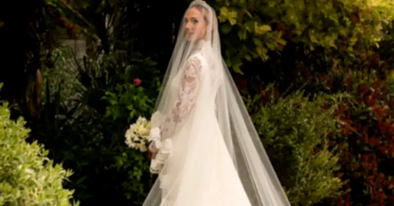 Royal Fans Spot New Wedding Photos of Peter Phillips and Harriet Sperling