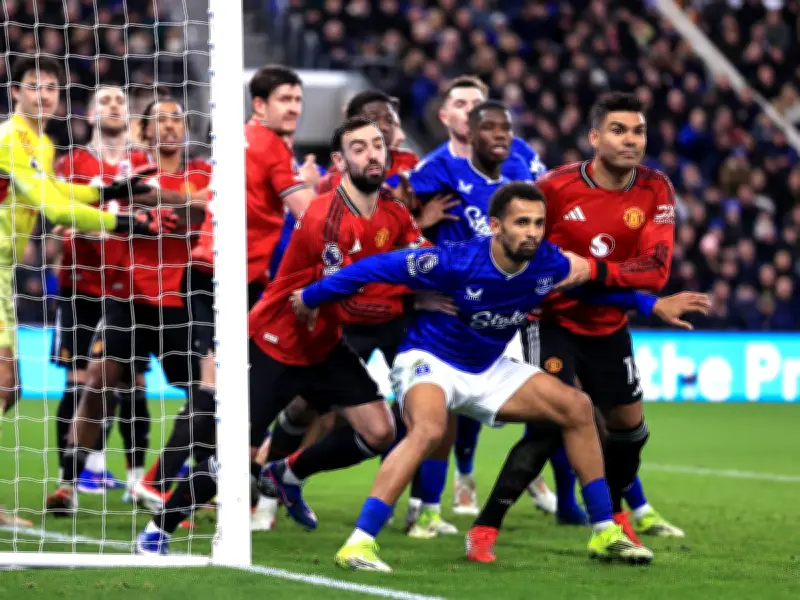 Ruben Amorim Hails 'Amazing' Iliman Ndiaye as Man Utd Transfer Links Resurface