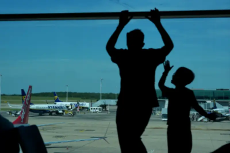 Ryanair Probed by UK Watchdog Over Child Seating Fees