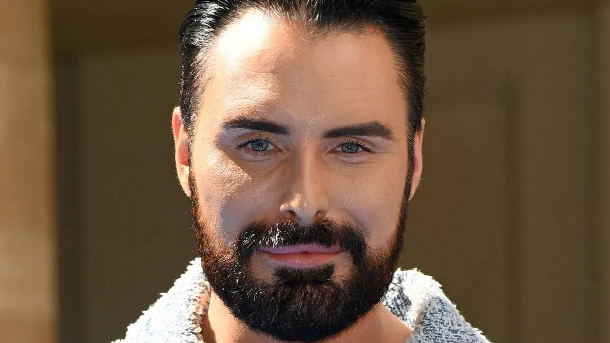 Rylan Clark recounts being 'mugged by a fox' in bizarre police call