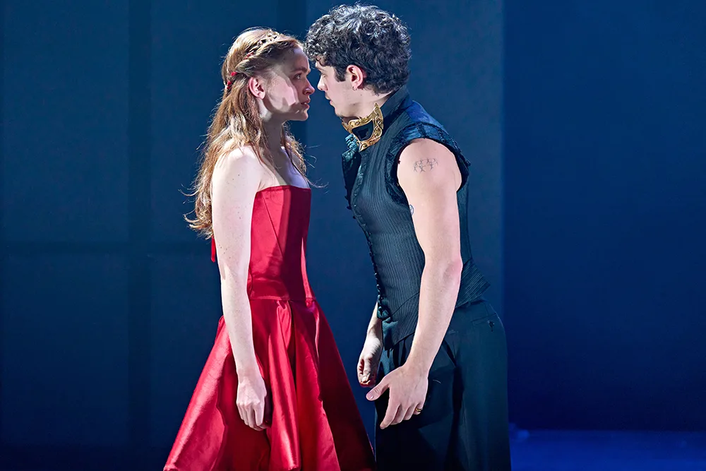Sadie Sink and Noah Jupe Lead an Angsty, Time-Bending 'Romeo & Juliet' in the West End