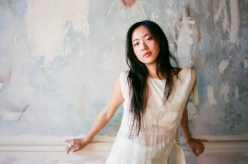 Sarah Kinsley: Pop Star Raised on Debussy and Chopin Unleashes Feral Side