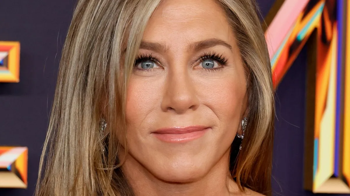 Save £139 on ZIIP Halo Face-Sculpting Tool Loved by Jennifer Aniston