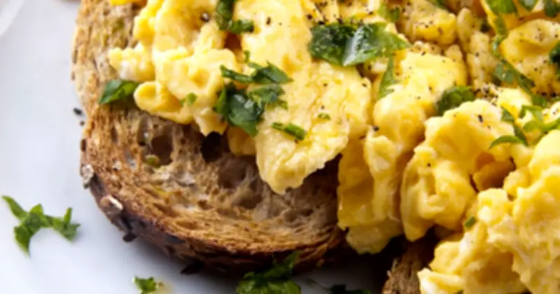Scrambled Eggs Fluffier with Salt Added 15 Minutes Before Cooking