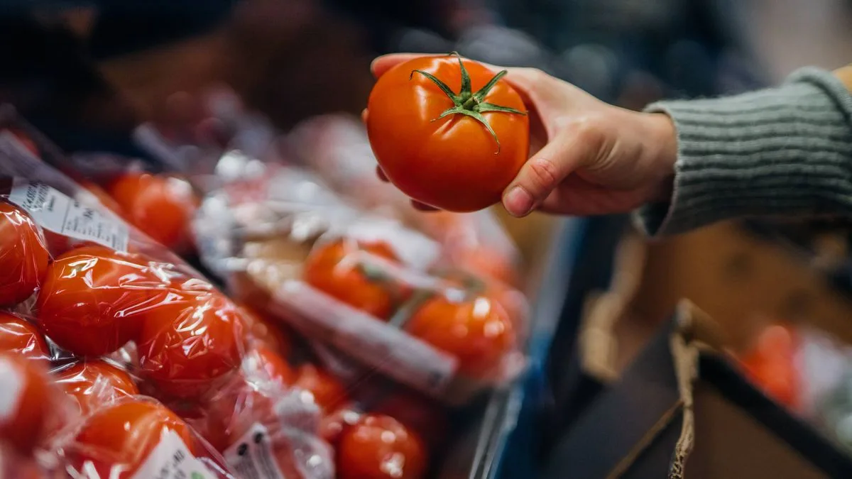 Expert Reveals Simple Tomato Storage Hack to Keep Them Juicier for Longer