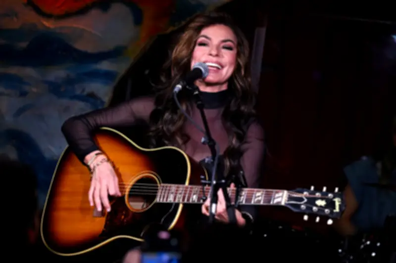 Shania Twain stuns fans with intimate London pub gig before Wembley