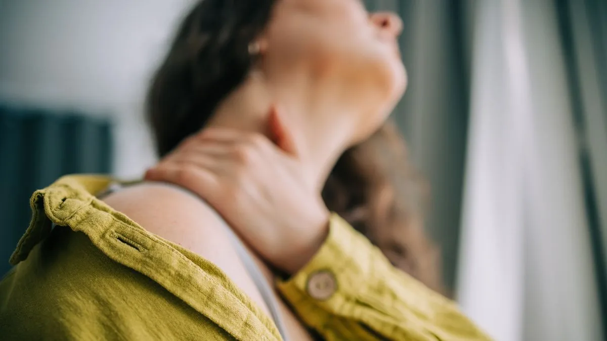 Dr Amir Khan warns women born between 1966 and 1981 about frozen shoulder link to menopause