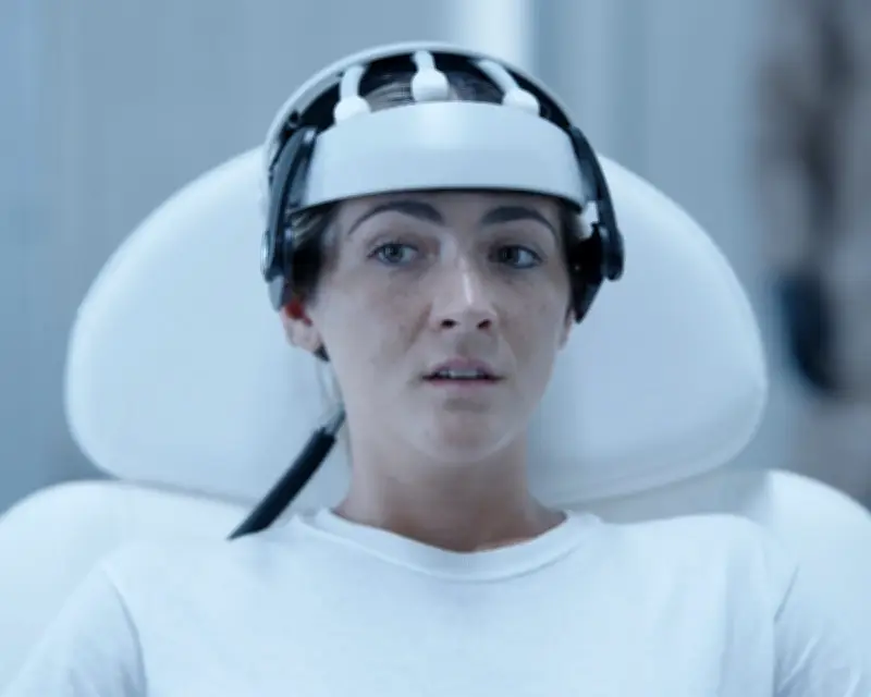Signal One Review: Dennis Quaid and David Thewlis in High-Concept Sci-Fi