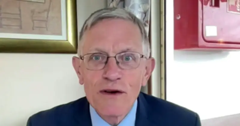 Simon Calder Issues One-Word Travel Warning to People Flying Abroad