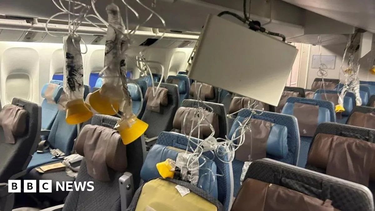 Singapore Airlines CEO Apologises for Fatal Turbulence Incident