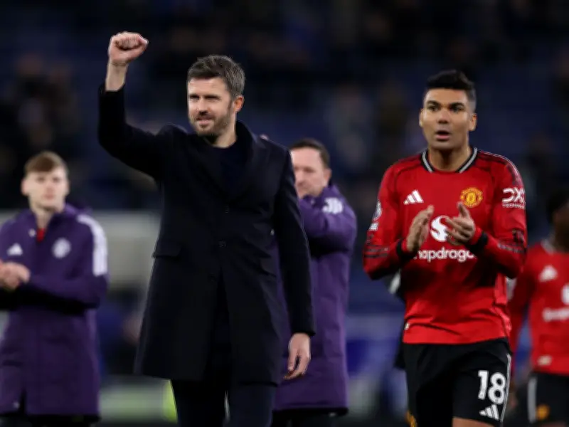 Six Players Leave Manchester United as Contracts Expire