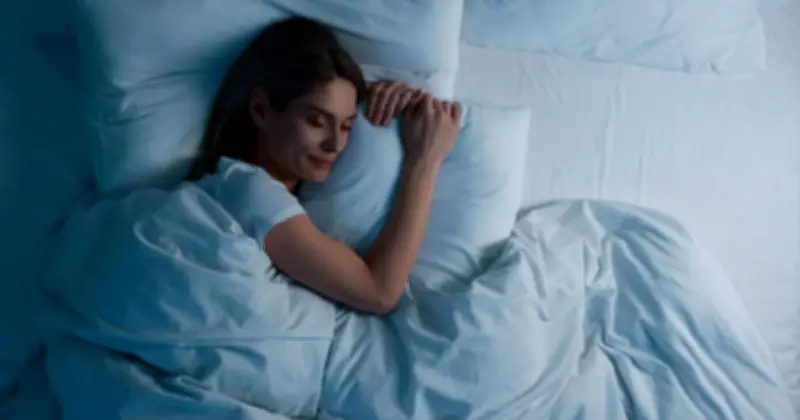 Sleep Expert Reveals '1 Hour Before Bed Rule' for Tropical Nights