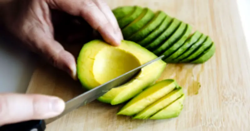 Sliced Avocado Stays Fresh Without Browning with One Kitchen Item