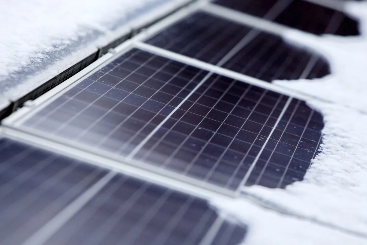 Solar Panels in Winter: UK Performance Facts