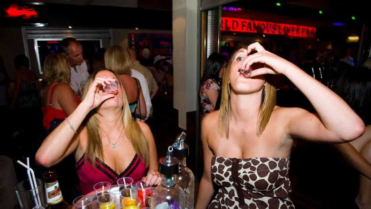 Spain holiday warning as Brit tourists limited to six drinks