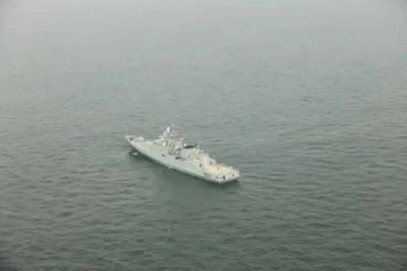 Starmer Calls Russian Warship Reckless Over Yacht Warning Shots