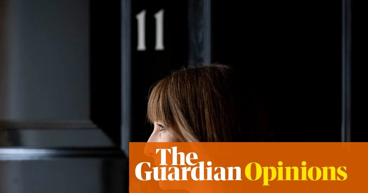 Starmer Won't Sack Reeves Despite Weakness, Says Former Chief Whip