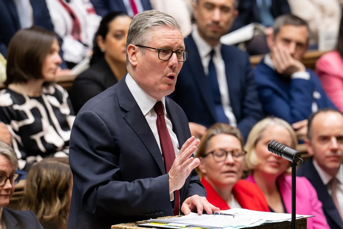 Starmer Defends Russian Oil Sanctions Amid Licence Row