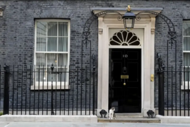 Starmer Expected to Set Out Timetable to Quit No 10 as Burnham Returns as MP