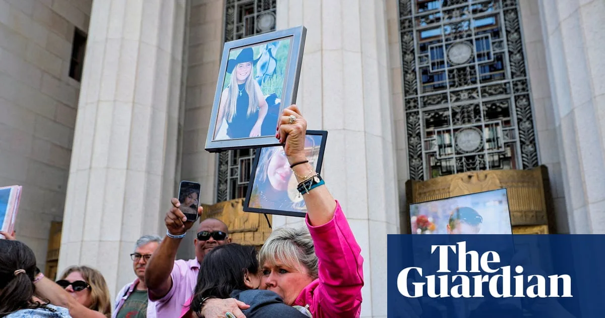 Starmer Pledges Fight Against Social Media Over Child Safety