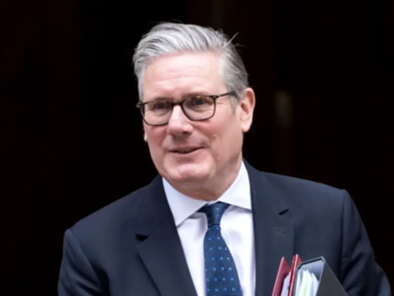 Starmer Poised to Ban Social Media for Under 16s, Bereaved Dad Issues Warning