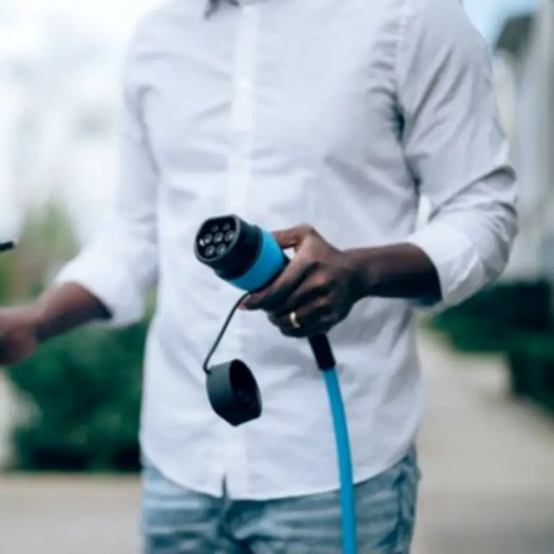 Starmer Poised to Soften UK Electric Vehicle Mandate Amid Industry Concerns