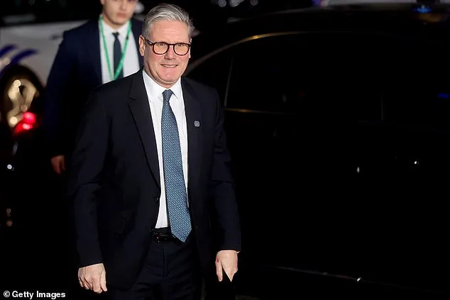 Starmer Faces Cabinet Revolt Over 'Mad' Chagos Islands Deal