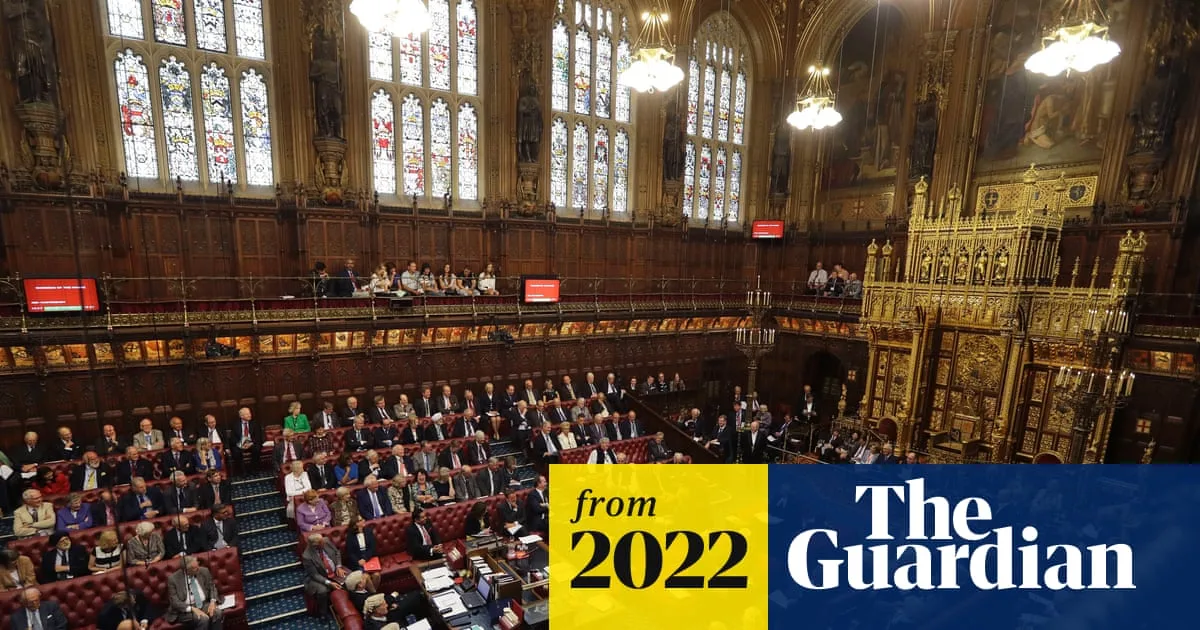 Starmer Urged to Keep Lords Abolition Pledge as Brown Warns of Tory 'Gerrymandering'