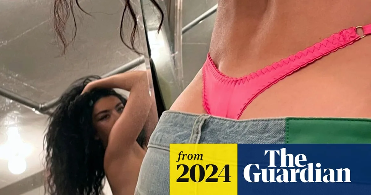 Stars Defy Vma Dress Code With Visible Underwear Trend