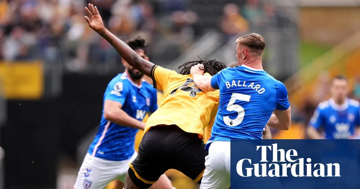 Sunderland Boss Urges Premier League To Review Hair Pull Rule