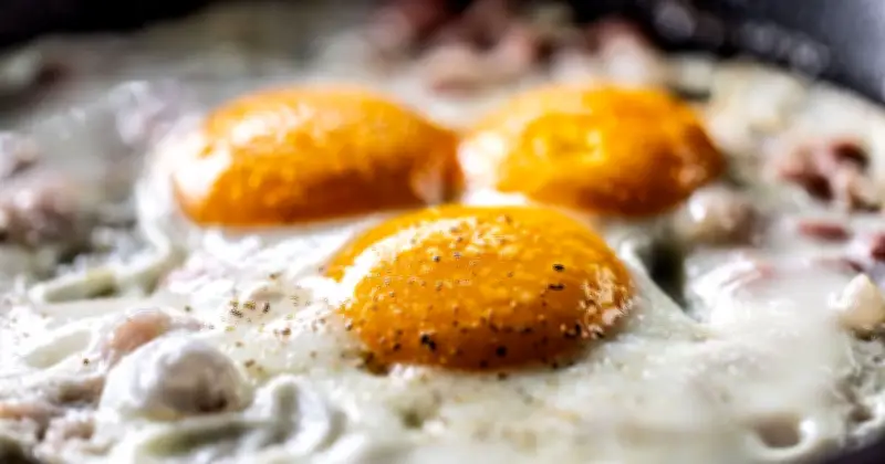 Swap Oil and Butter for Water to Make Perfect Fried Eggs