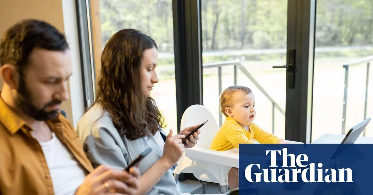 Sweden Urges Parents to Limit Phone Use Around Children