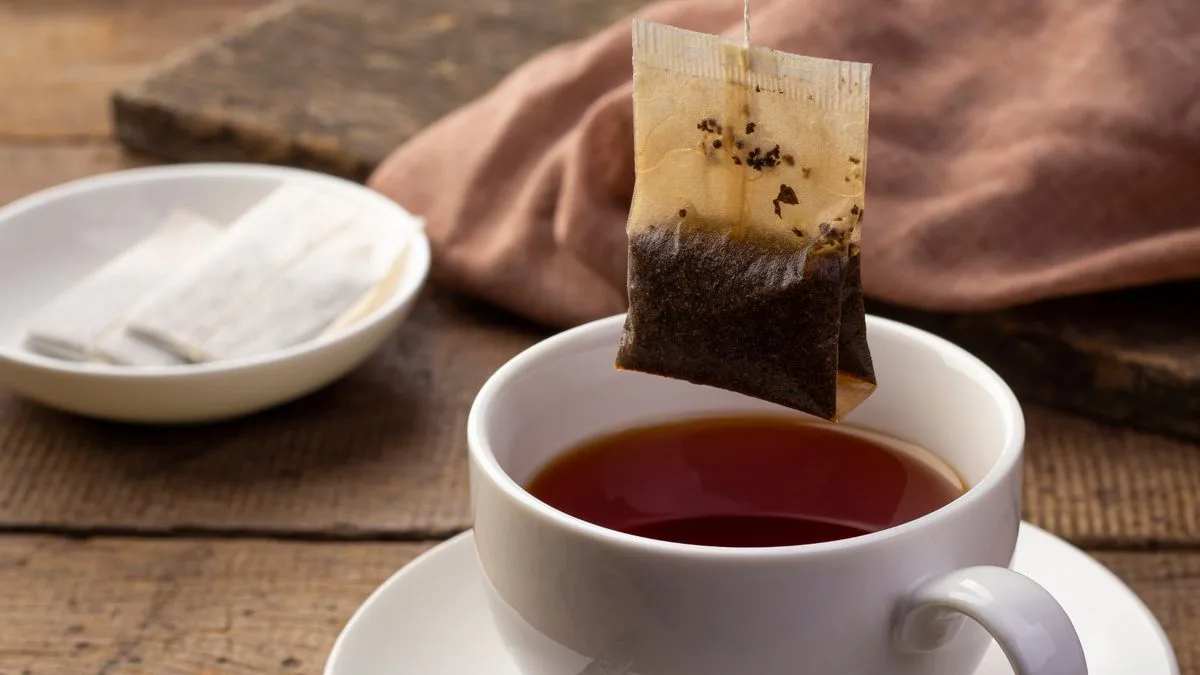 Etiquette Expert Reveals Common Tea Stirring Mistake That Prevents Sugar from Dissolving