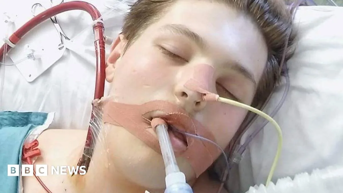 Teenager Nearly Dies After Vaping Triggers Severe Lung Reaction