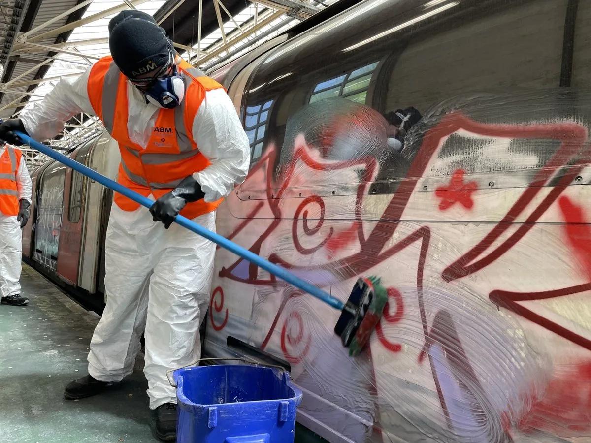 TfL Boss Accused of Smearing Volunteer Tube Cleaners