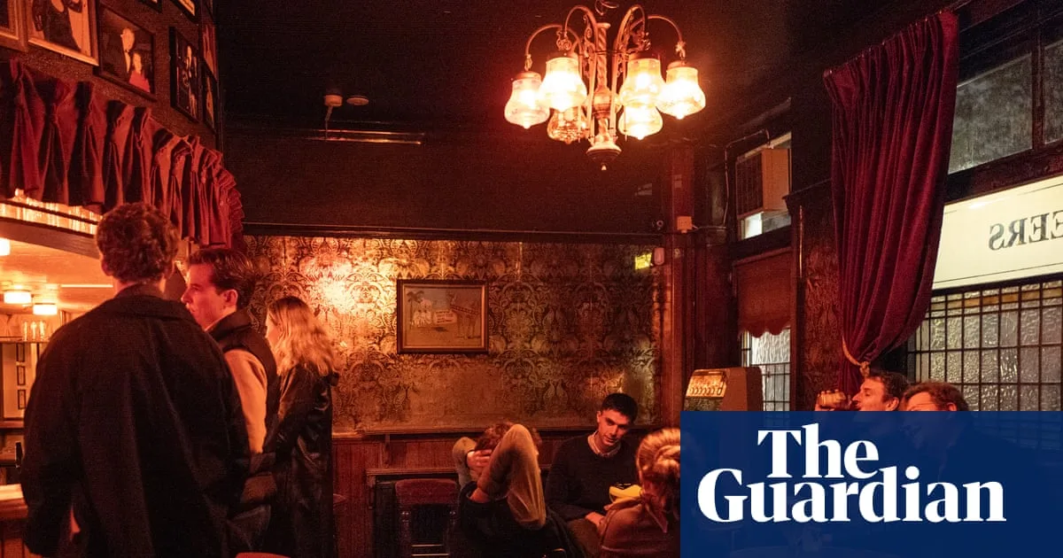 Social Media Accounts Rally to Save Britain's 'Proper Boozers'
